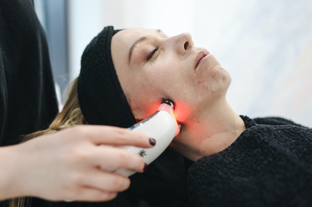 Laser na przebarwienia – jak działa?
